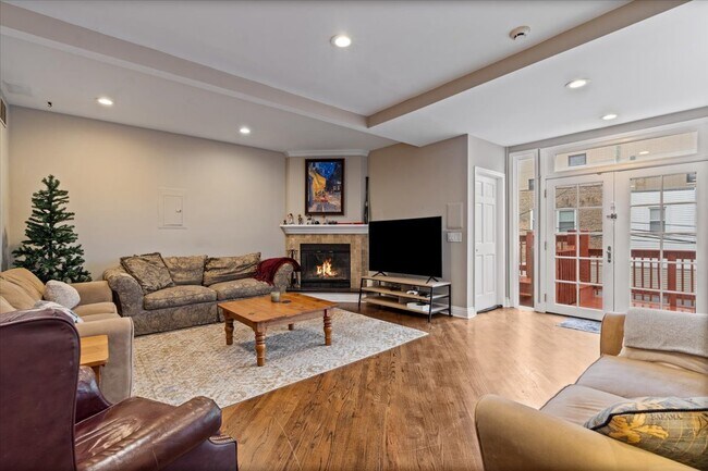 Photo - 2553 N Southport Ave