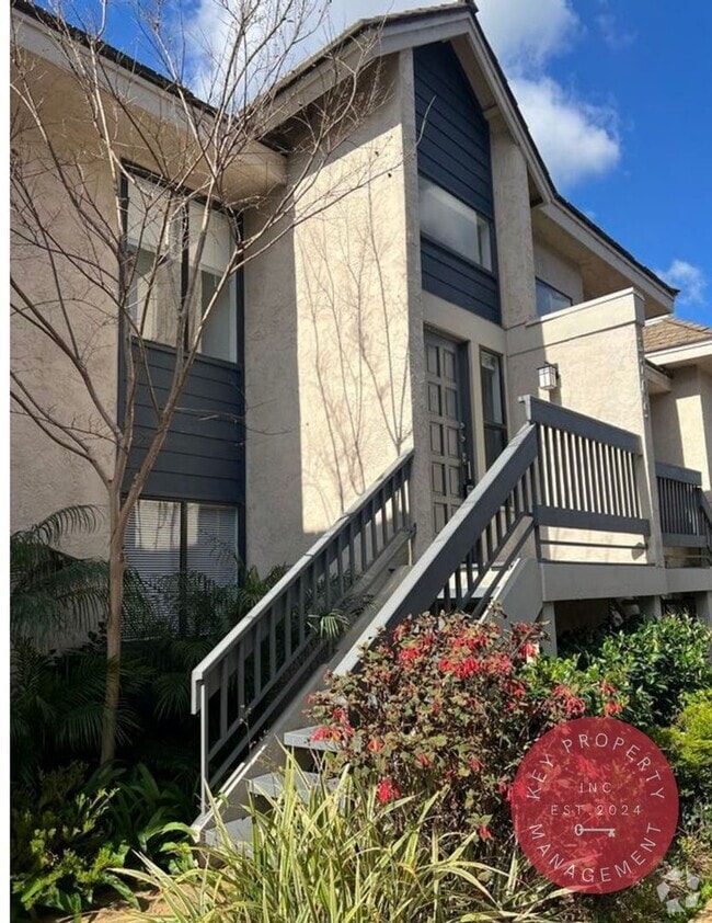 Building Photo - luxurious 3-story condo with stunning view...