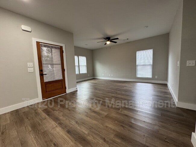 Photo - 1346 Ingersoll Dr