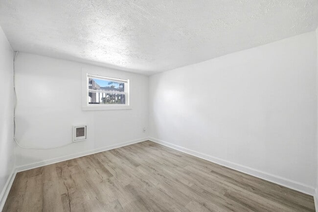 Photo - 486 Hanley St