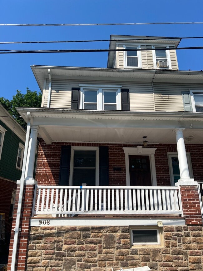 Photo - 908 Porter St House
