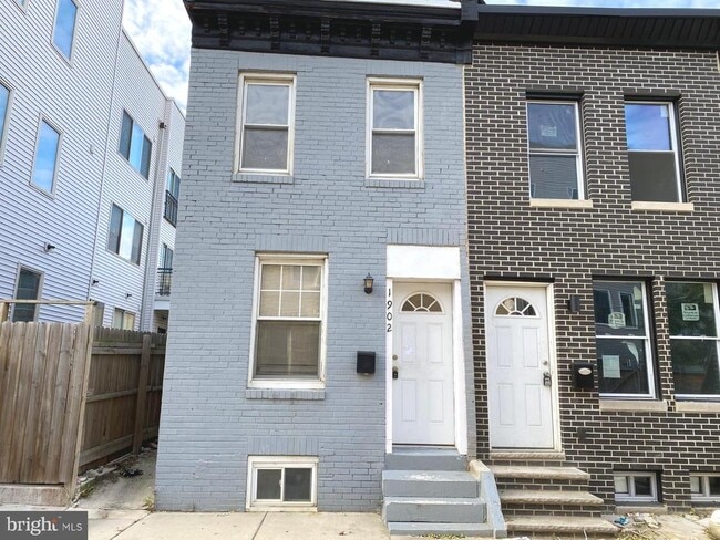 Building Photo - 1902 N Leithgow St Rental