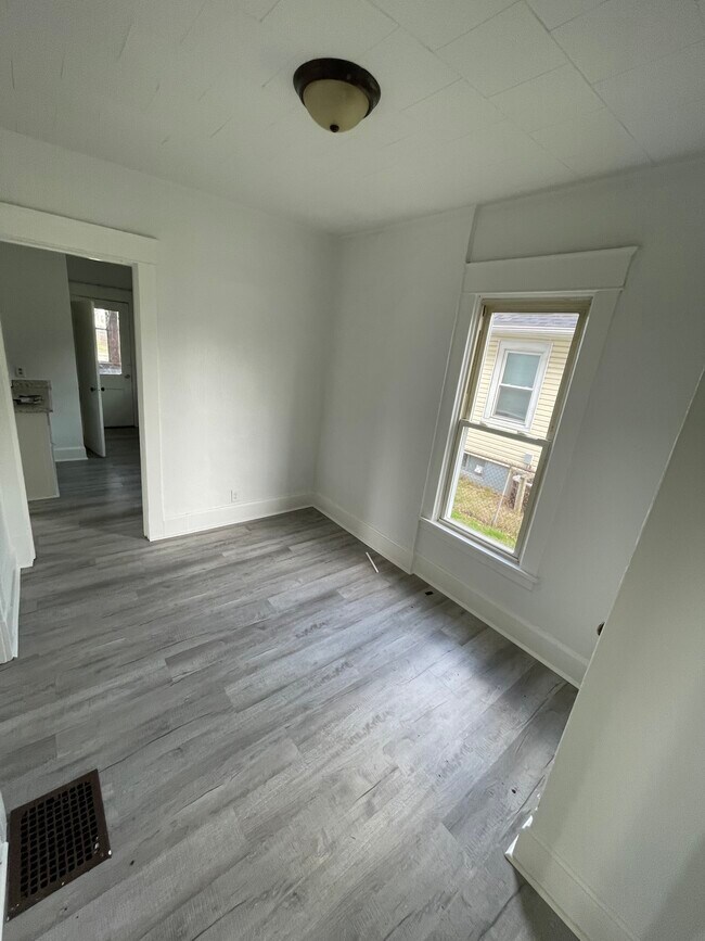 Dining room - 2105 Sherman Ave Unidad 2105