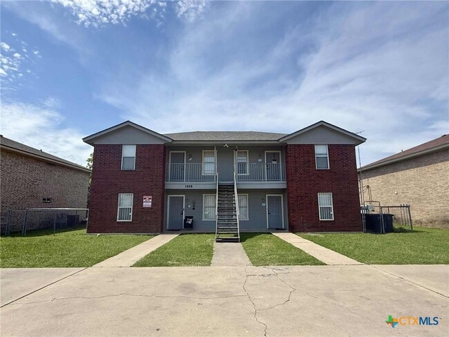 Building Photo - 1008 Circle M Dr Unit A