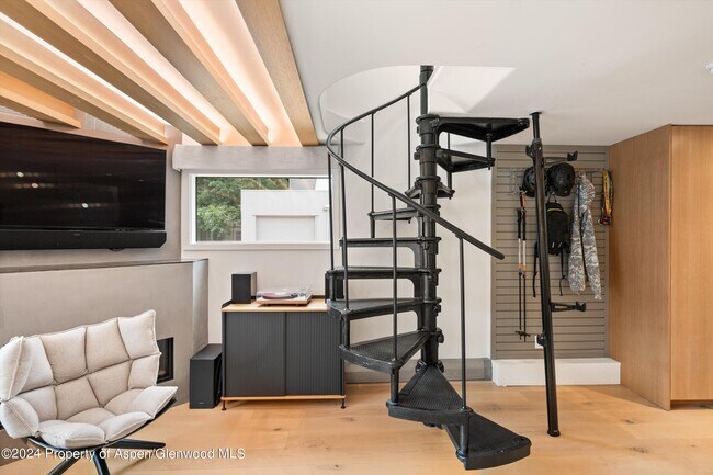 Photo - 331 W Main St Unit B