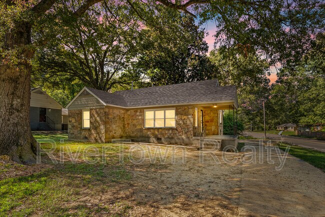 Photo - 1678 Alta Vista Ave