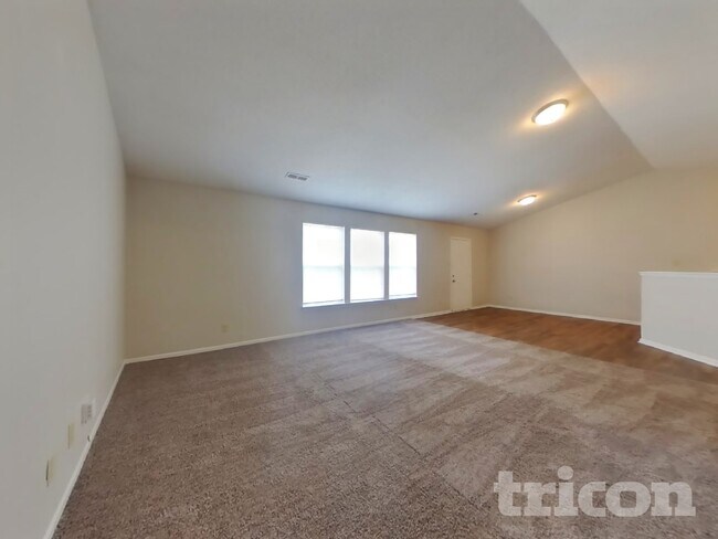 Photo - 1715 Brassica Way