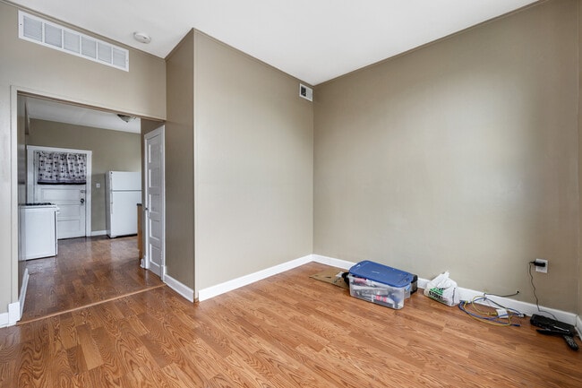 Photo - 1015 W 31st Pl Unidad 2F