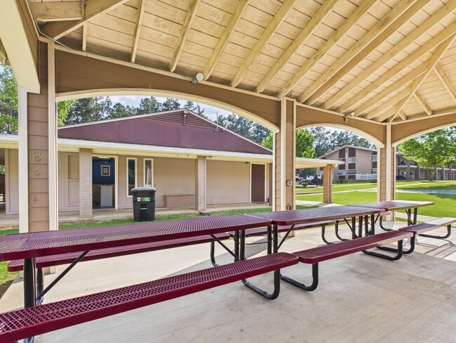 Oxford Pointe Apartments