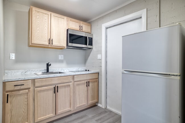 Photo - 1005 N Center Ave Unit Studio