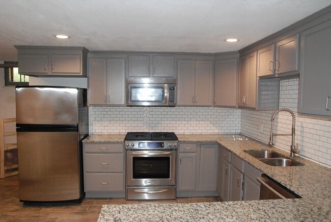 Photo - 3450 Harriet Ave