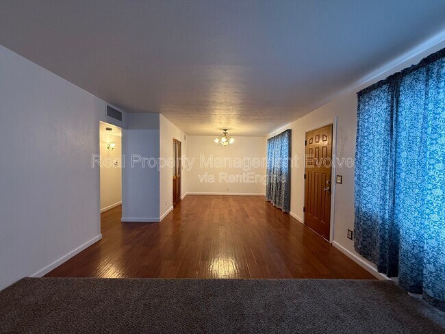 Photo - 2332 W Diana Ave