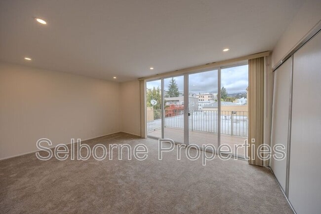 Photo - 765 Rand Ave