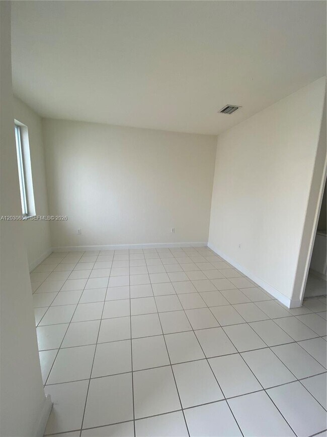 Photo - 2330 SE 10th St