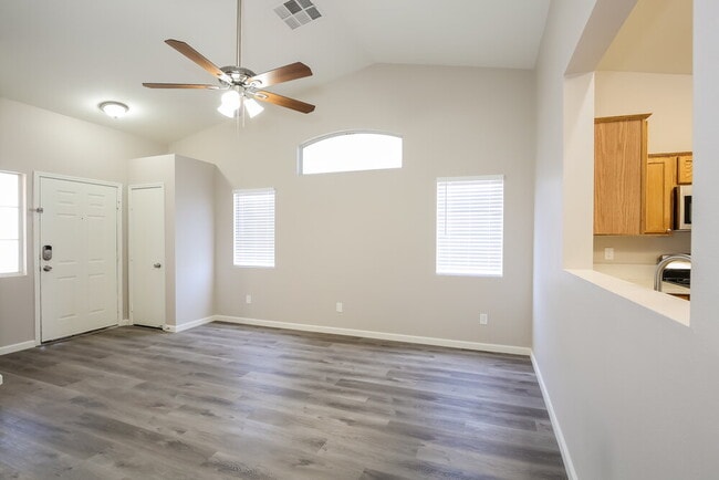 Photo - 913 Baritone Way