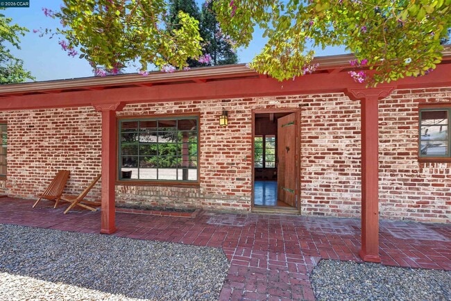 Photo - 755 Glenside Dr