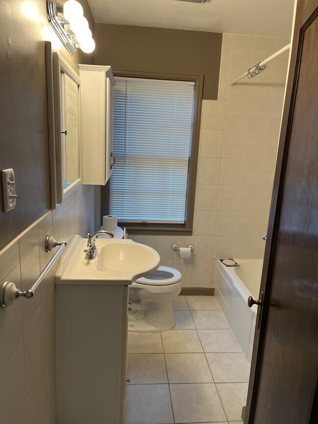 Photo - 214 Delaware Rd Unit Upper