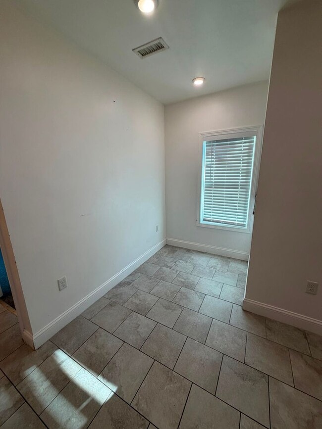 Photo - 190 Main St Unit 190-3