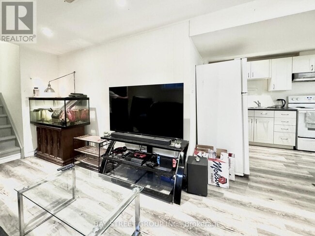 Photo - 445 Harcourt Dr