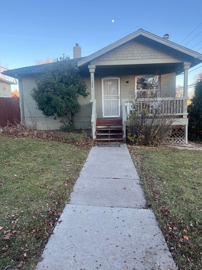 Building Photo - Charming 2 bed 1 bath close to UNR