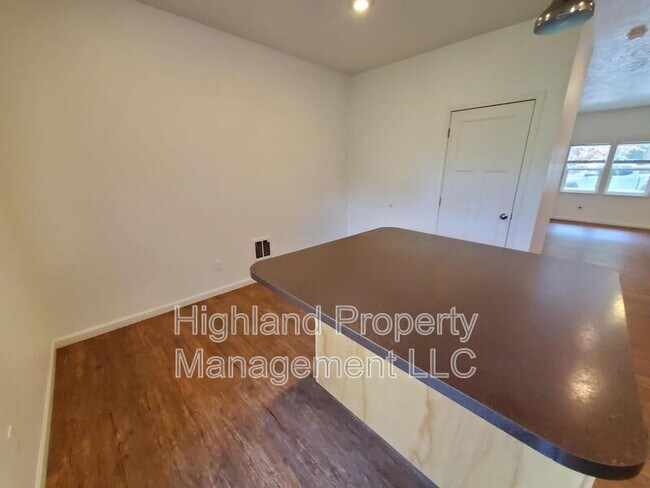 Photo - 1215-1217 NE Monroe St