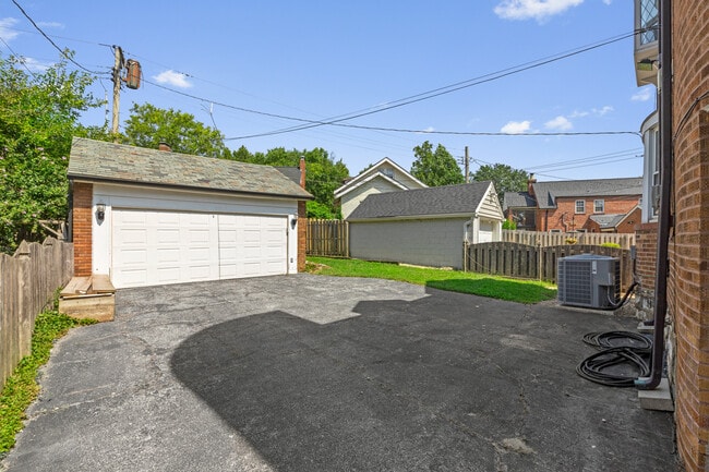7421 Stanford Ave