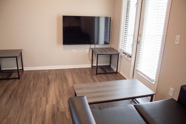 Photo - 408 E Springfield