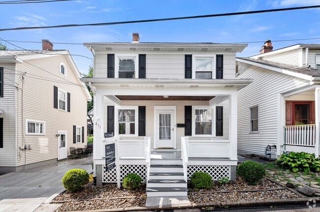Building Photo - 611 Lincoln Pl Rental