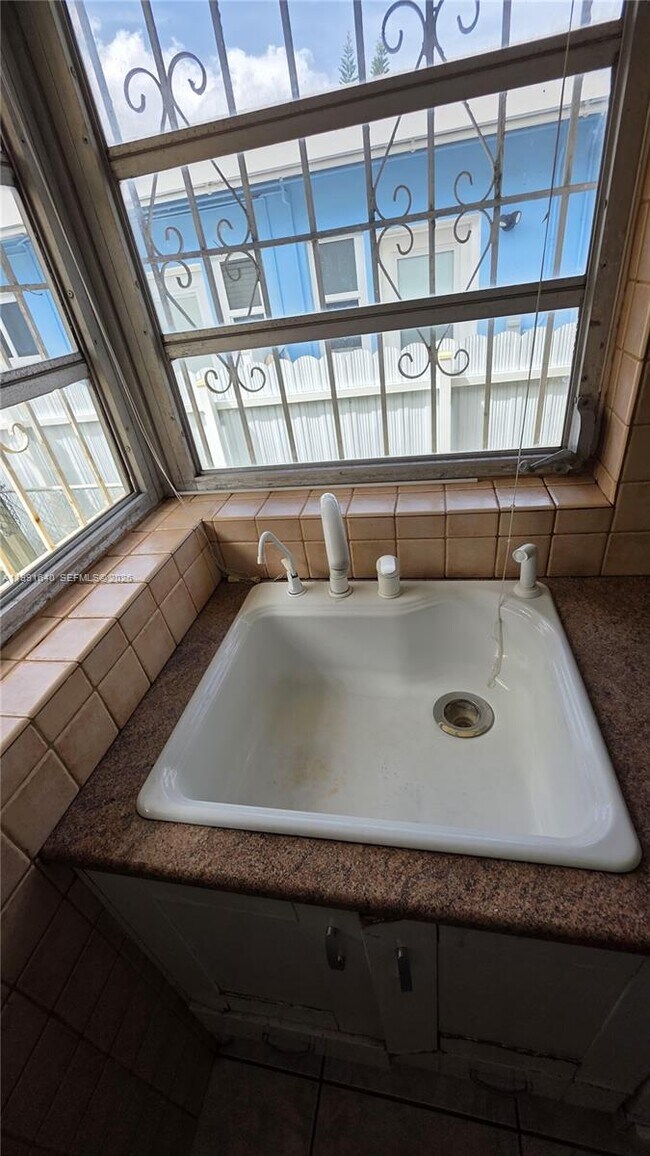 Photo - 2114 Biarritz Dr Unit 2