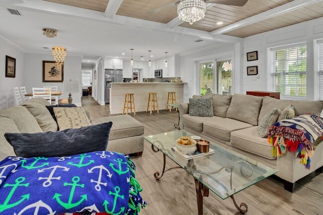 Photo - 221 S Lorraine Dr