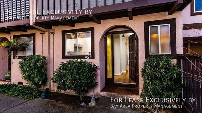 Gorgeous 2BR/1.5 BA townhouse with A/C and... - Gorgeous 2BR/1.5 BA townhouse with A/C and...