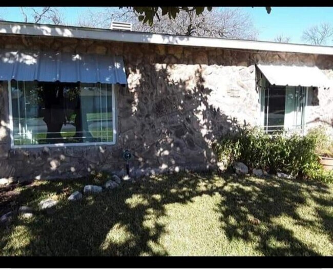 Front yard - 2031 Beechaven Dr House