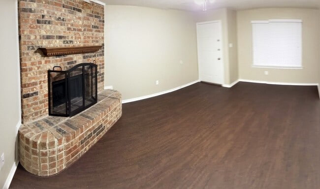 Living room - 1919 Tanglewood Dr Rental