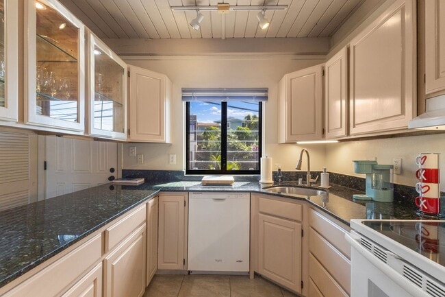 Photo - Ocean & Diamond Head Views – Kahala Gem