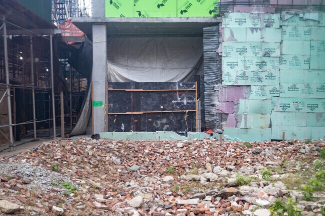 SV 12.2.21 - 27-51 Jackson Ave