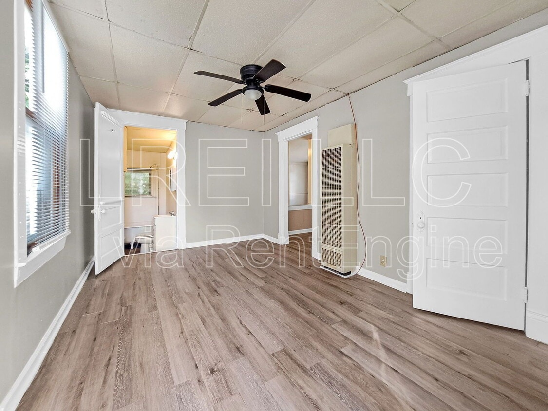Photo - 1709 W Gaulbert Ave