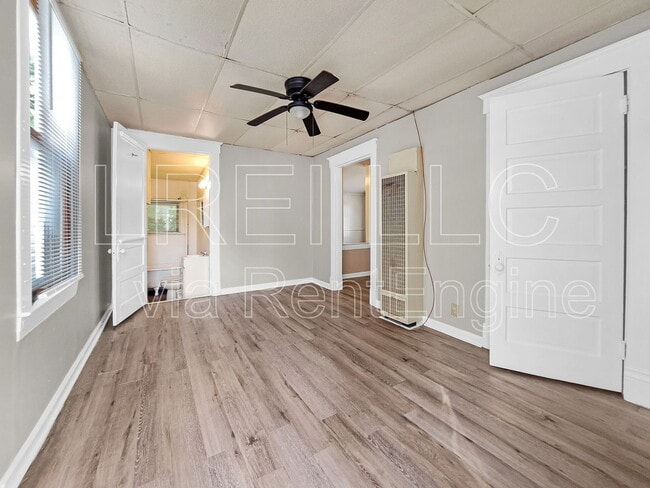 Photo - 1709 W Gaulbert Ave Apartment