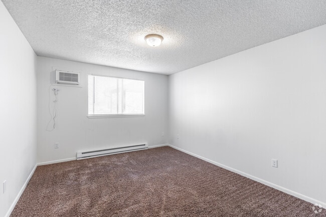 1BR, 1BA - 700SF