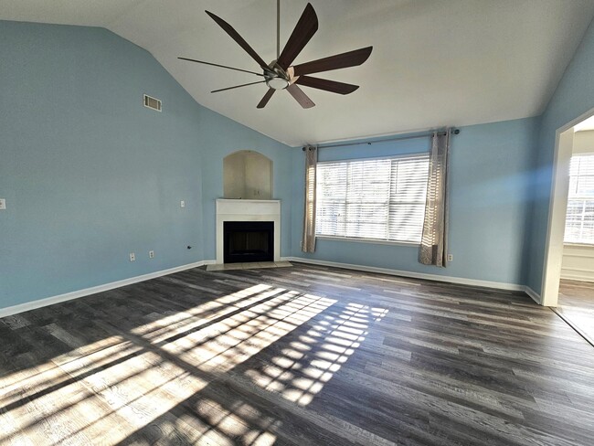 Photo - 1325 Apache Tr House