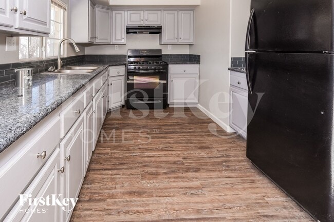 Photo - 2085 Palora Ave