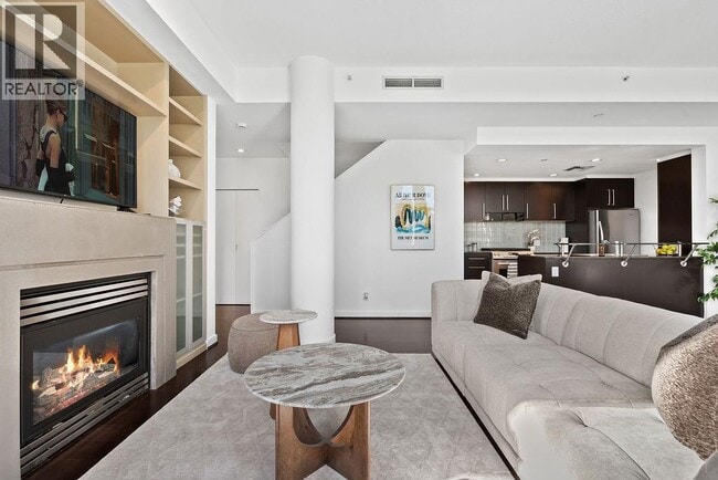 638 Beach Crescent