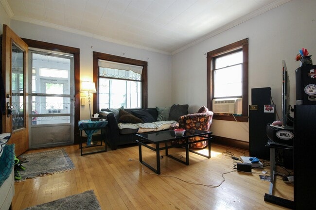 Photo - 1091 12th Ave SE