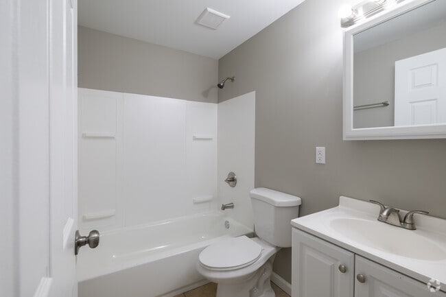 1BR, 1BA - 400SF Bathroom