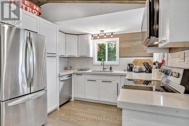 Photo - 504 Pine Point Ln