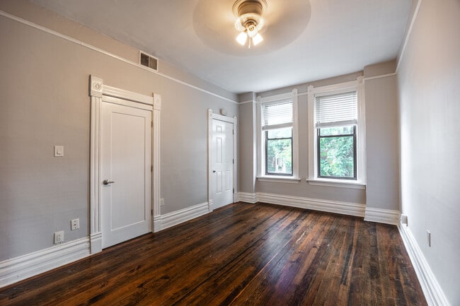 Photo - 2031 W Moffat St Unit 2