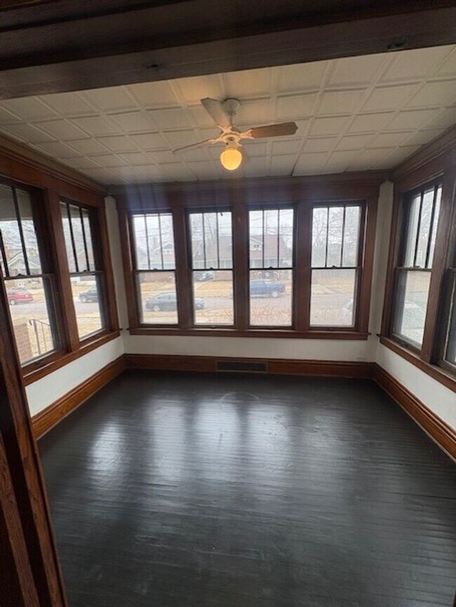 Photo - 1605-1605 N Linn St Unit 3