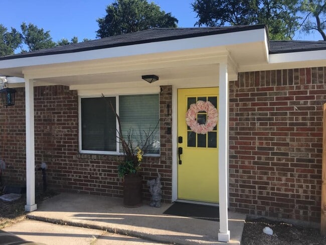 Beautiful updated duplex 3 minutes from Lake Arlington - 5923 Whittlesey Rd Townhome