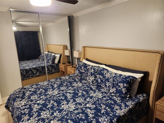 Photo - 12600 Melville Dr Unit 123