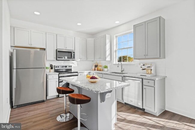 Building Photo - 982 Lorewood Grove Rd