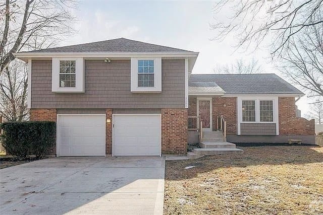 Outside view - 1131 NE Oak Tree Dr Rental